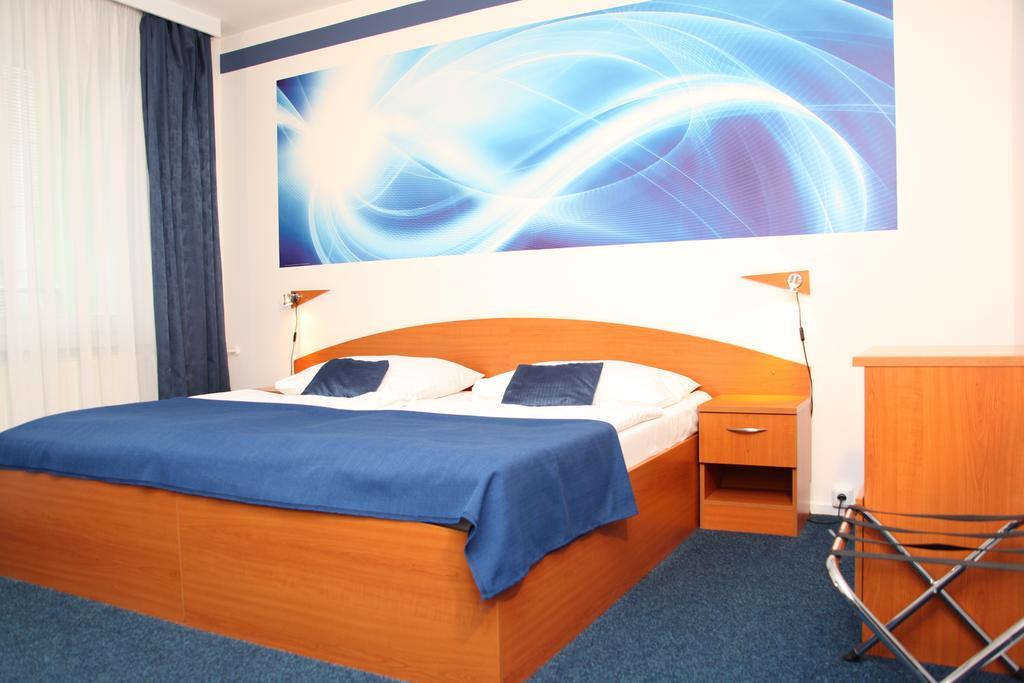 Hotel Krystal Hodonín Buitenkant foto