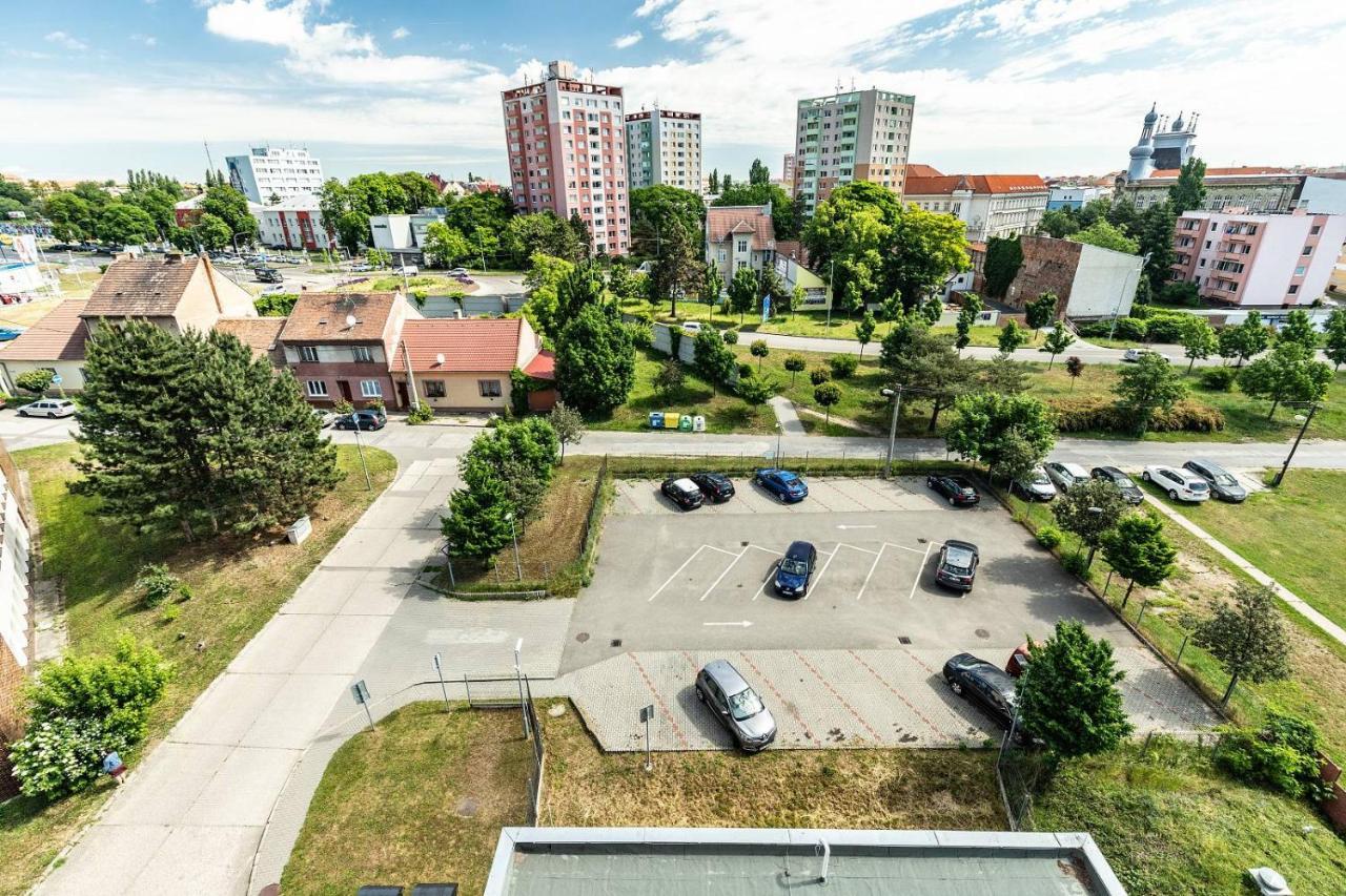 Hotel Krystal Hodonín Buitenkant foto