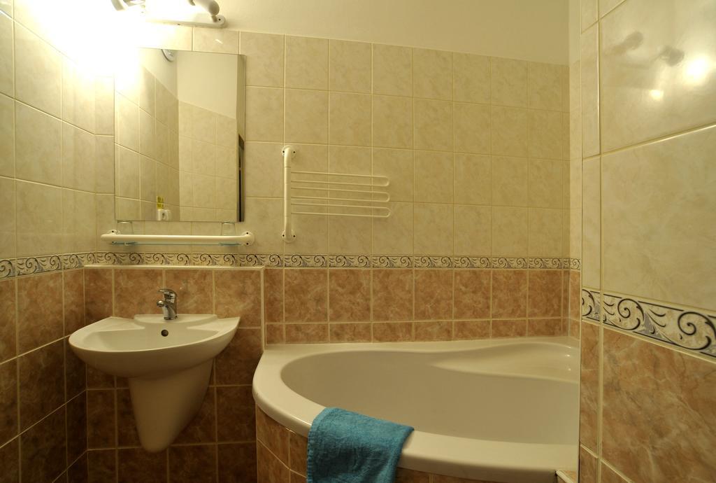 Hotel Krystal Hodonín Buitenkant foto