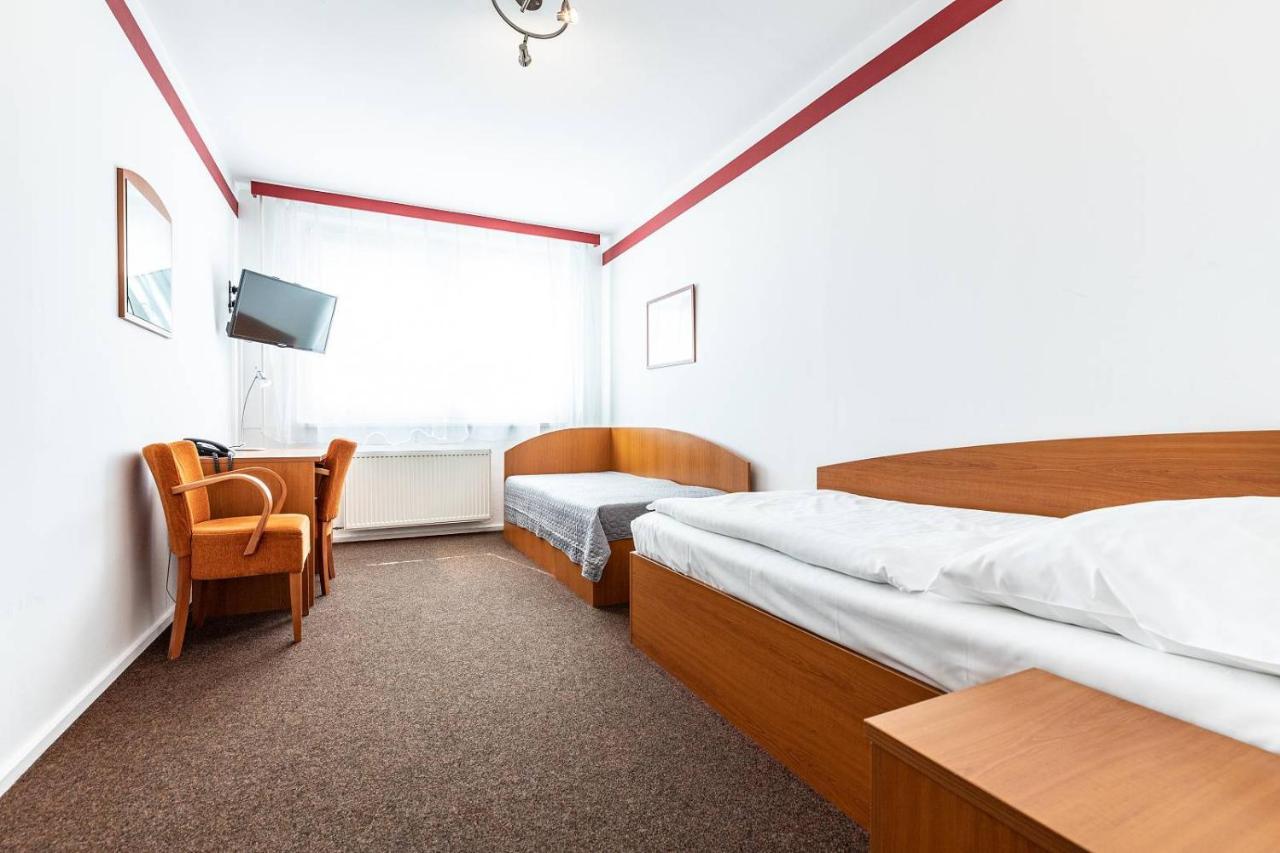 Hotel Krystal Hodonín Buitenkant foto