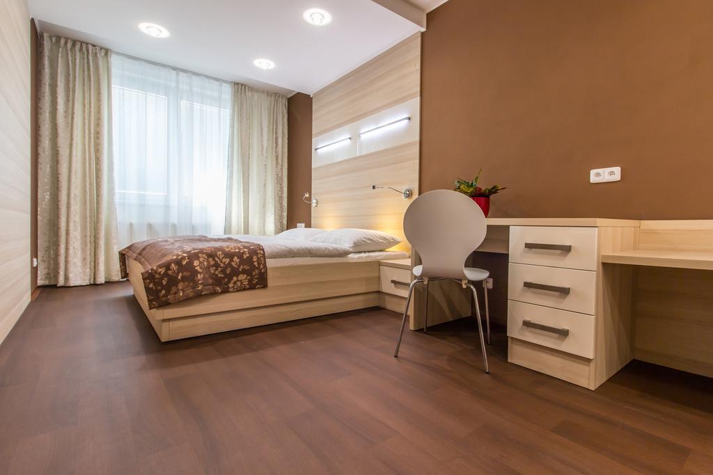 Hotel Krystal Hodonín Buitenkant foto