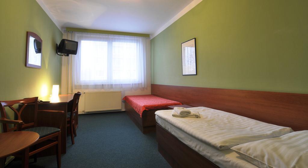 Hotel Krystal Hodonín Buitenkant foto