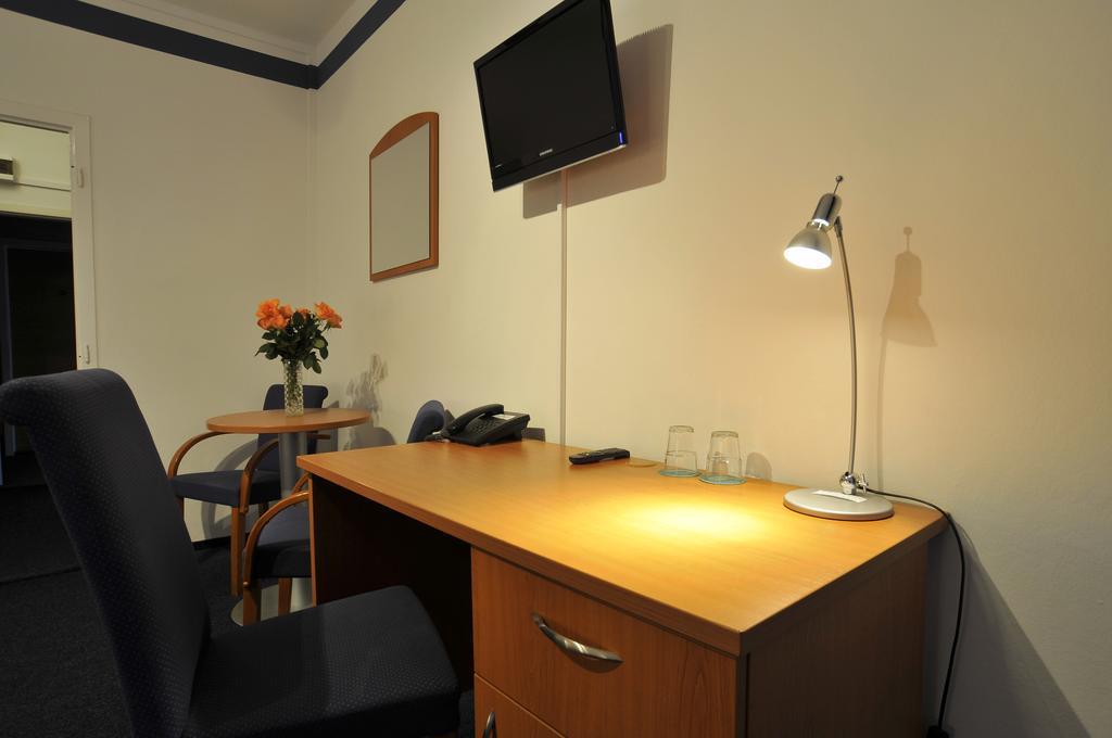 Hotel Krystal Hodonín Buitenkant foto